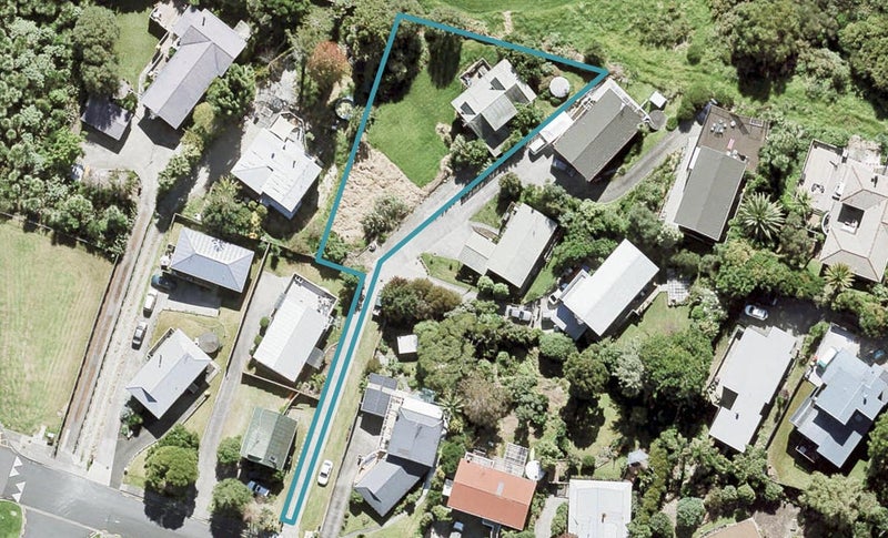 16 Delshaw Avenue, Stanmore Bay, Whangaparaoa - Carousel 1