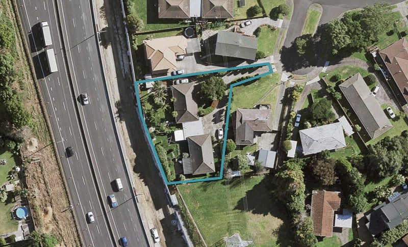 2/24 Challen Close, Conifer Grove, Takanini - Carousel 1