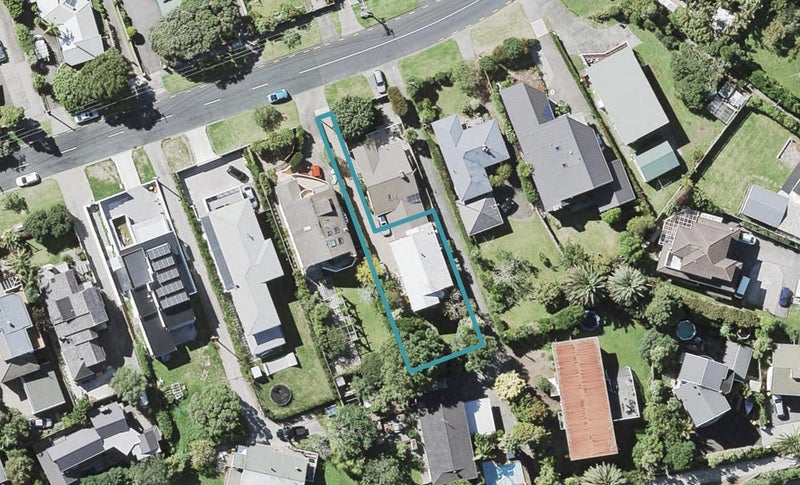 16B Kowhai Road, Campbells Bay, Auckland - Carousel 1
