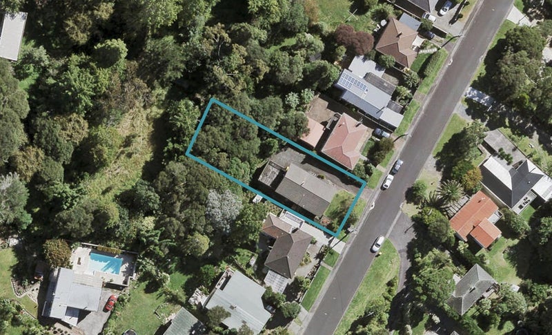20 Fairmount Road, Titirangi, Auckland - Carousel 1