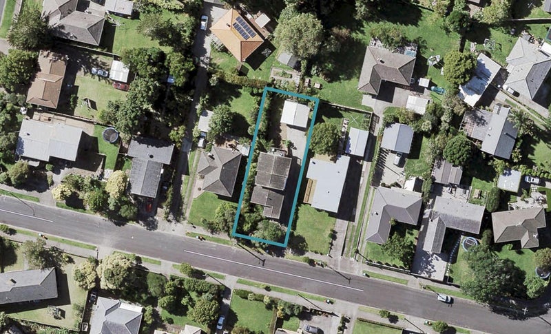 27 Weybridge Crescent, Glen Innes, Auckland - Carousel 1