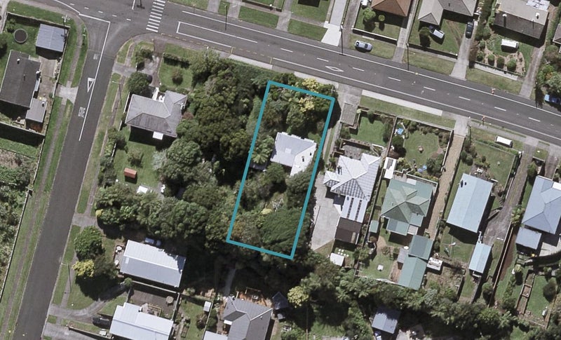 85 Omata Road, Marfell, New Plymouth - Carousel 1