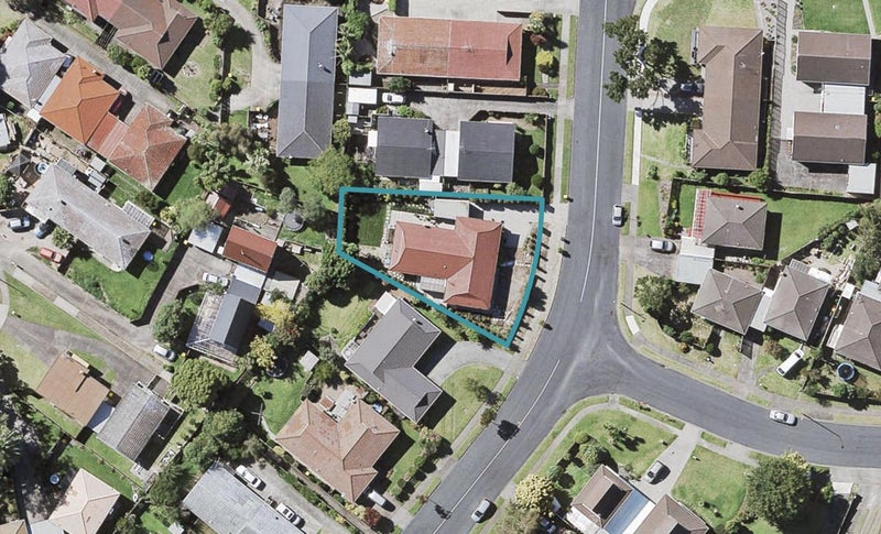 16 Cromdale Avenue, Highland Park, Auckland - Carousel 1