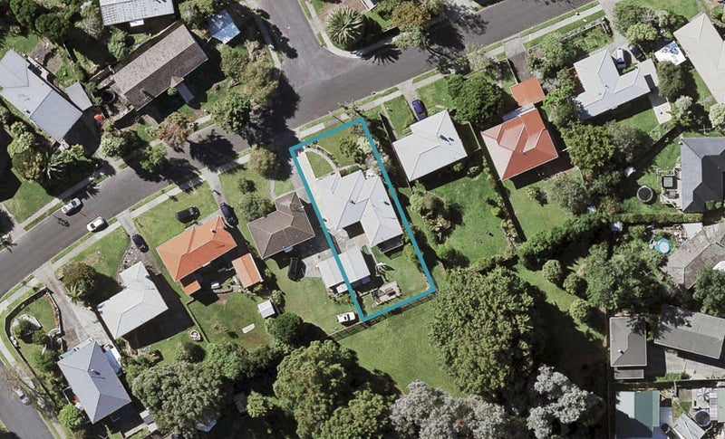 9 La Trobe Street, Pakuranga Heights, Auckland - Carousel 1