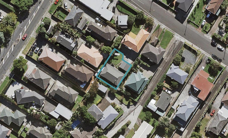 42 Haughey Avenue, Three Kings, Auckland - Carousel 1