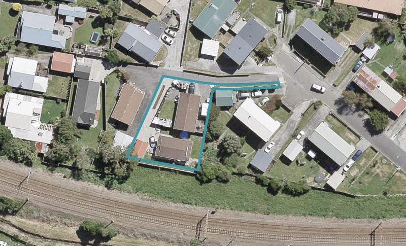 1/27 Trevethick Grove, Woburn, Lower Hutt - Carousel 1