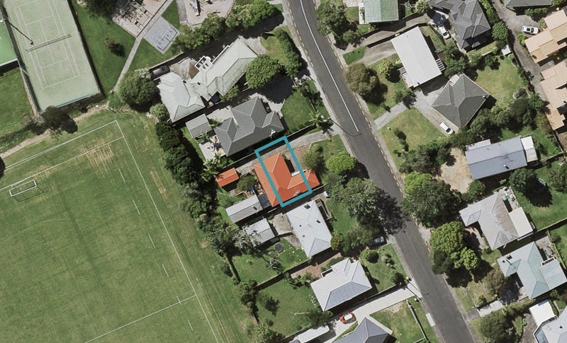 55B Bond Crescent, Forrest Hill, Auckland - Carousel 1