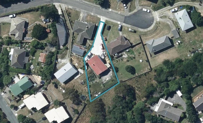 10 Hollow Close, Titahi Bay, Porirua - Carousel 1