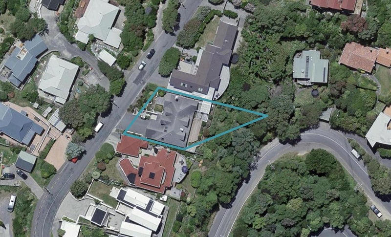 12 Nevay Road, Karaka Bays, Wellington - Carousel 1