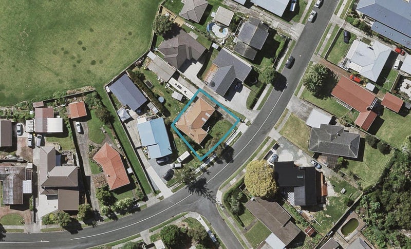 126 Edgewater Drive, Pakuranga, Auckland - Carousel 1