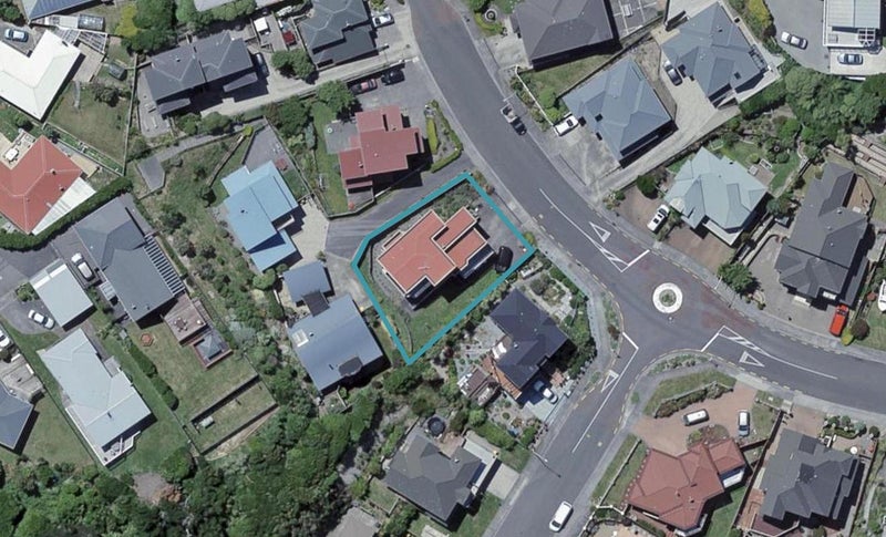 16 Dress Circle, Newlands, Wellington - Carousel 1