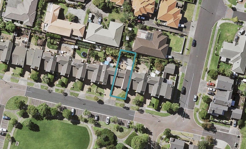 21 Tiger Drive, Golflands, Auckland - Carousel 1