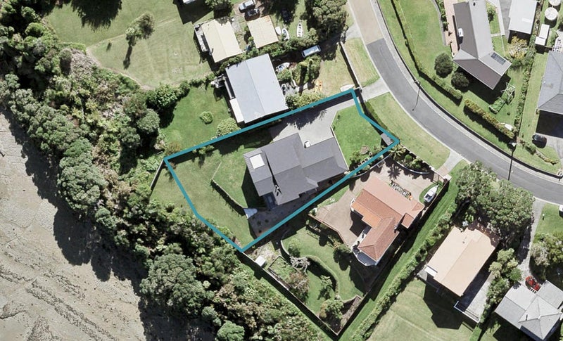 18 The Crescent, Tindalls Beach, Whangaparaoa - Carousel 1