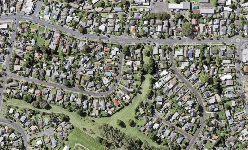 8 Weybridge Crescent, Glen Innes, Auckland - Carousel 1