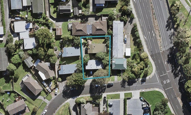 1/3 Camrose Place, Glenfield, Auckland - Carousel 1