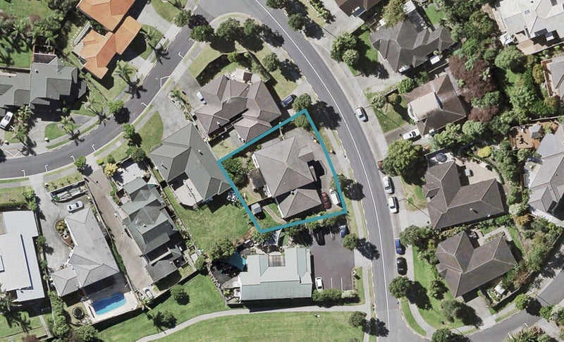 15 Graham Collins Drive, Windsor Park, Auckland - Carousel 1