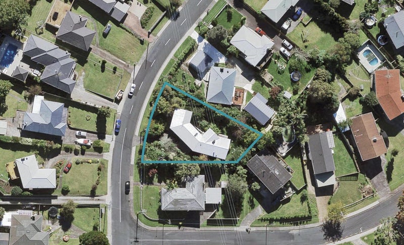 45 Tiroroa Avenue, Te Atatu South, Auckland - Carousel 1