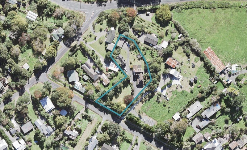 4 Grassmere Road, Henderson Valley, Auckland - Carousel 1