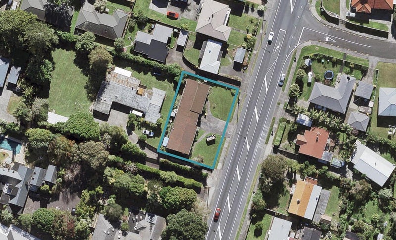 176 Te Atatu Rd, Te Atatu South, Waitakere - Carousel 1