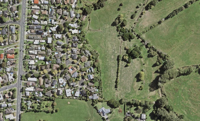 173 Otuwairoa Esplanade, Ōpaheke, Papakura - Carousel 1