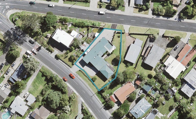 4 Pine Avenue, Henderson, Auckland - Carousel 1