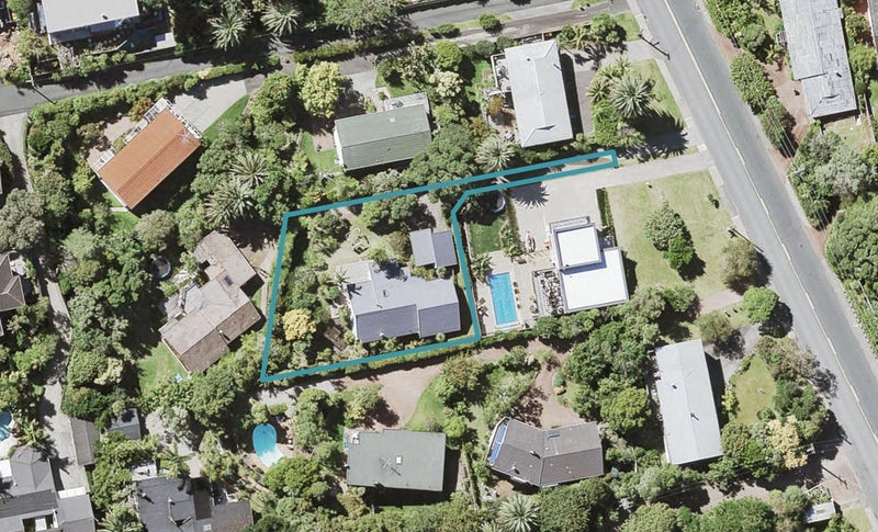 194 Beach Road, Campbells Bay, Auckland - Carousel 1