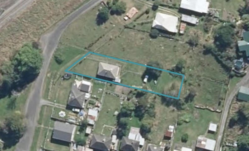 8 Station Road, Hunterville - Carousel 1