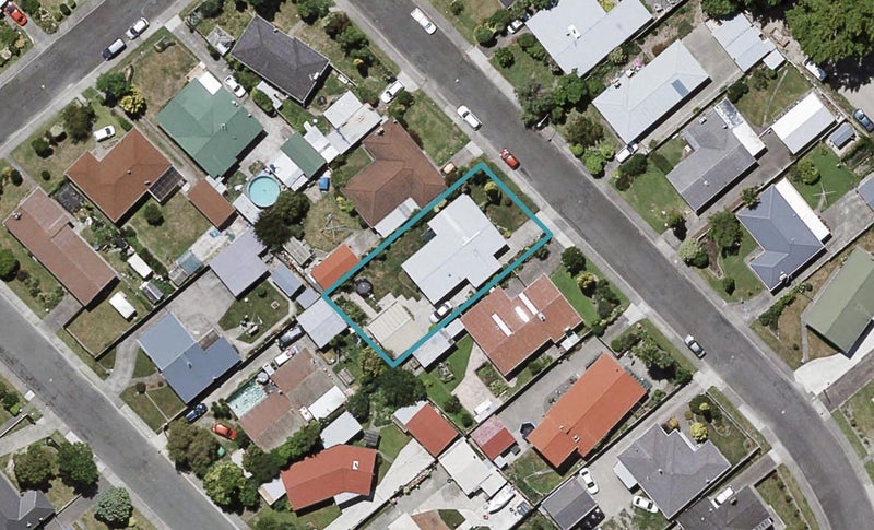 212 Sunnybank Crescent, Camberley, Hastings - Carousel 1