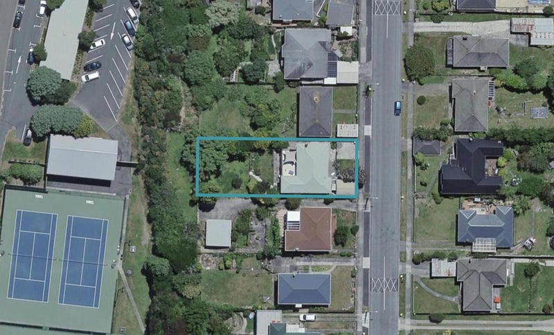 14 Taylor Terrace, Tawa, Wellington - Carousel 1
