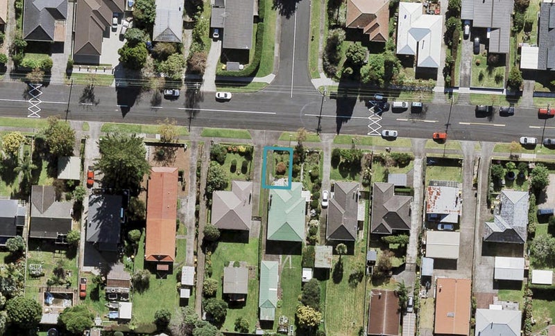 8/10 Yeovil Road, Te Atatu Peninsula, Auckland - Carousel 1