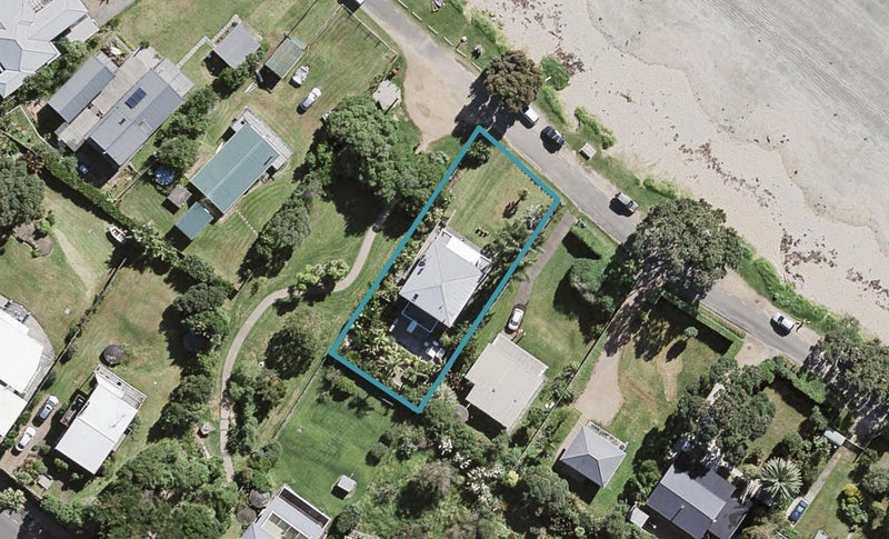 18 Beach Parade, Oneroa, Waiheke Island - Carousel 1