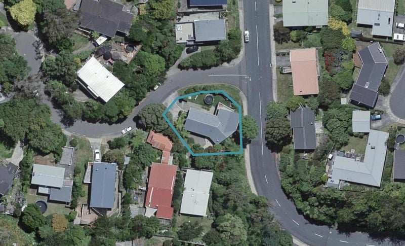 1 Goddard Grove, Churton Park, Wellington - Carousel 1