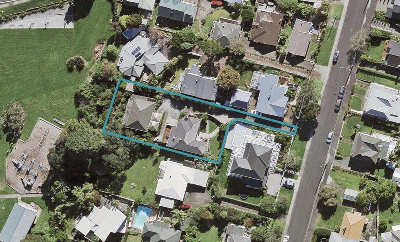 2/64 Clarence Road, Northcote Point, Auckland - Carousel 1