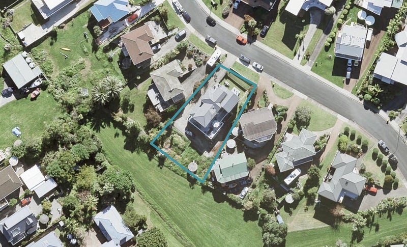 17 Zita Avenue, Matakatia, Whangaparaoa - Carousel 1