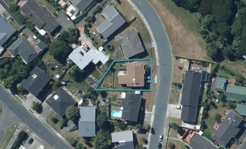 5 Cassley Crescent, Papakowhai, Porirua - Carousel 1