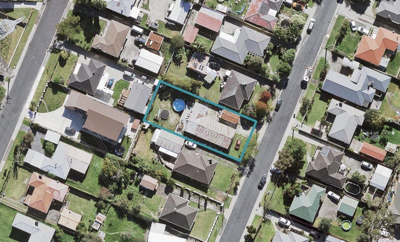 77 Cobham Crescent, Kelston, Auckland - Carousel 1