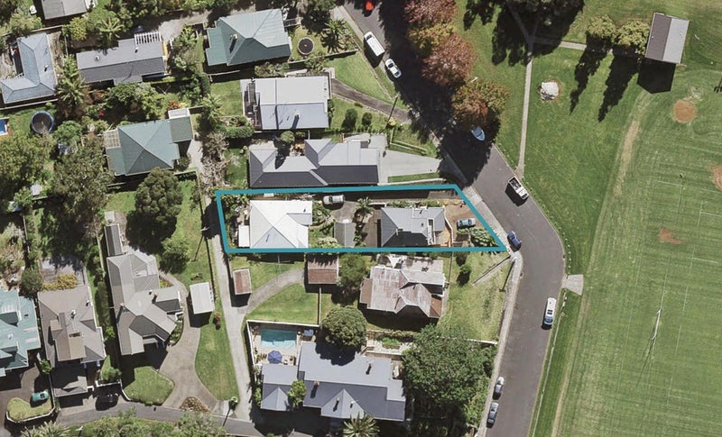2/4 Denby Lane, Northcote Point, Auckland - Carousel 1