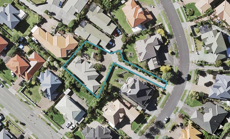 10 Rochester Crescent, Somerville, Auckland - Carousel 1