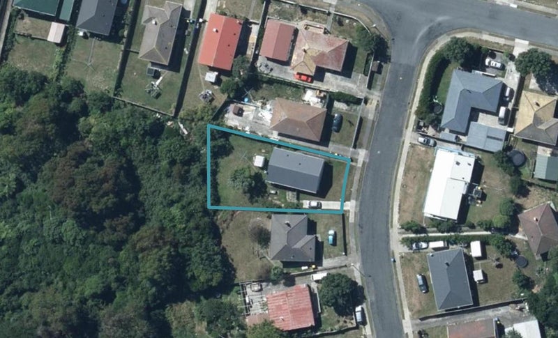 6 Sasanof View, Ascot Park, Porirua - Carousel 1
