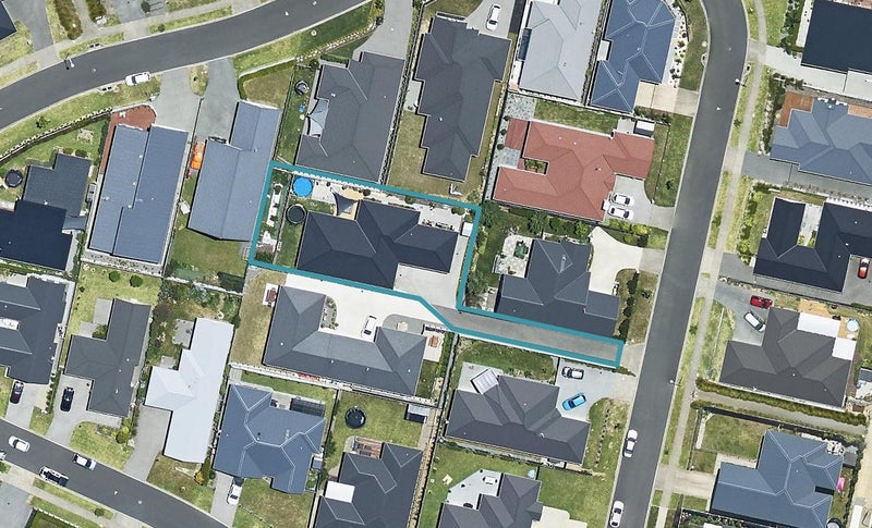 22 Benmore Crescent, Pyes Pa, Tauranga - Carousel 1