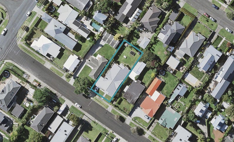 4 Creamer Avenue, Belmont, Auckland - Carousel 1