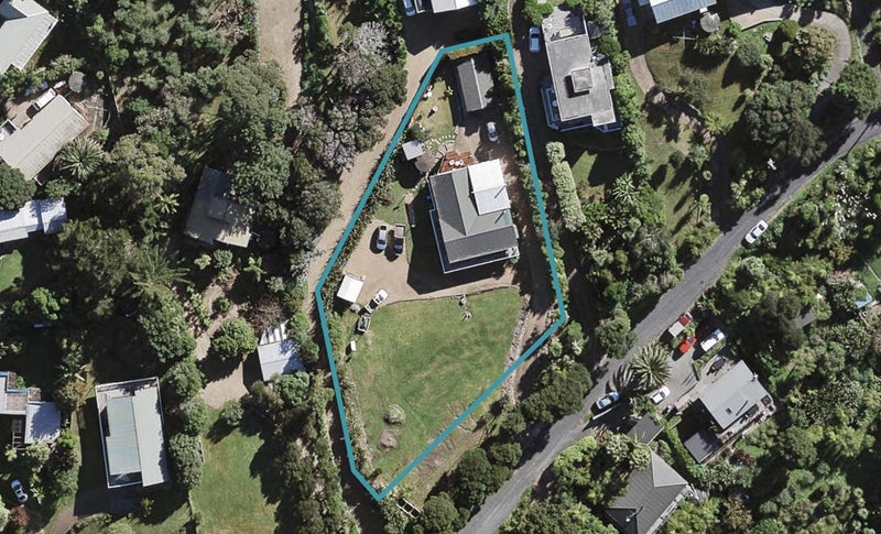8 Giles Road, Ostend, Waiheke Island - Carousel 1