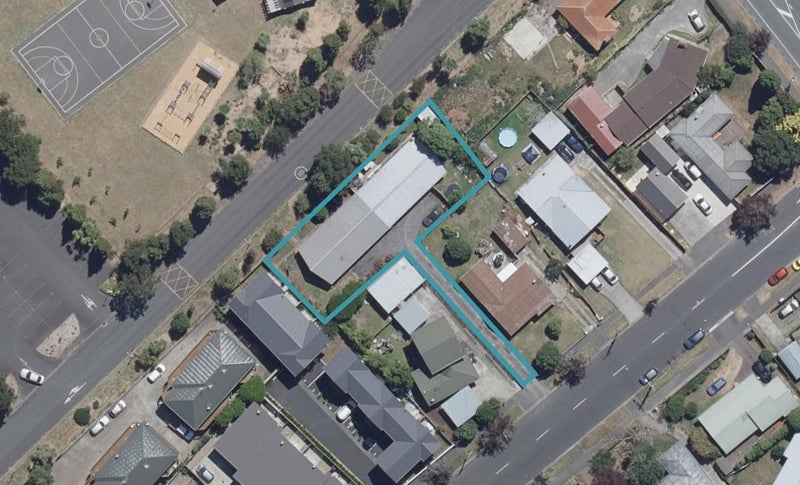 2/81 Carrington Avenue, Silverdale, Hamilton - Carousel 1
