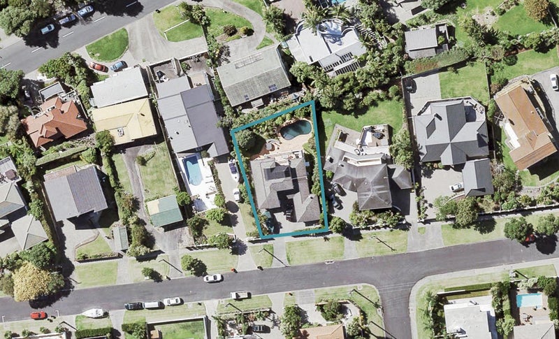 18 Beechwood Road, Rothesay Bay, Auckland - Carousel 1