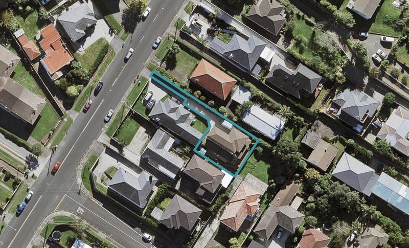 36 Hayr Road, Three Kings, Auckland - Carousel 1