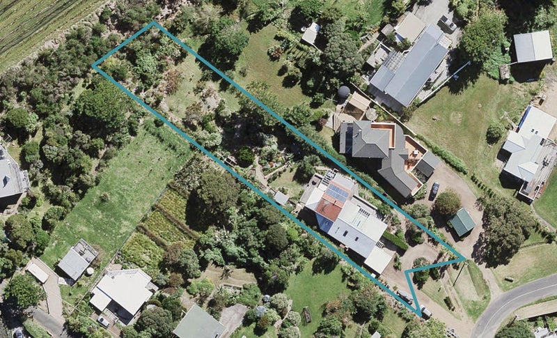33 Korora Road, Oneroa, Waiheke Island - Carousel 1