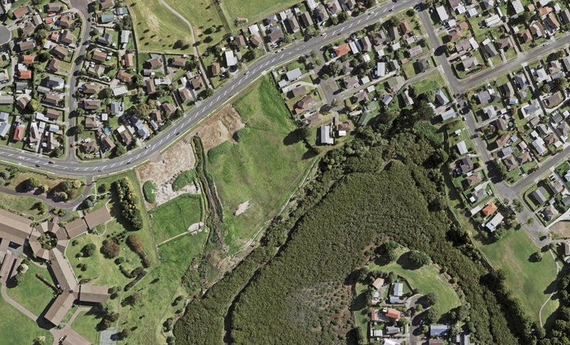 32 Matawhanga Drive, Wattle Downs, Auckland - Carousel 1