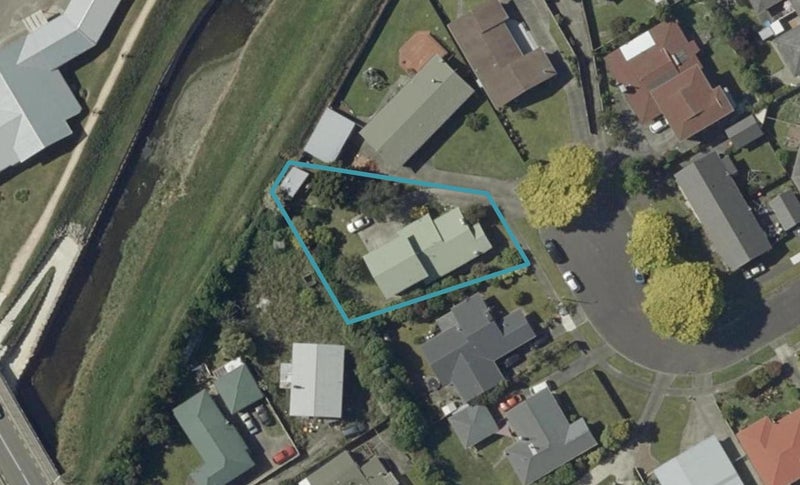 8 Tabak Crescent, Takaro, Palmerston North - Carousel 1