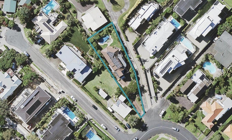 40 Castor Bay Road, Castor Bay, Auckland - Carousel 1