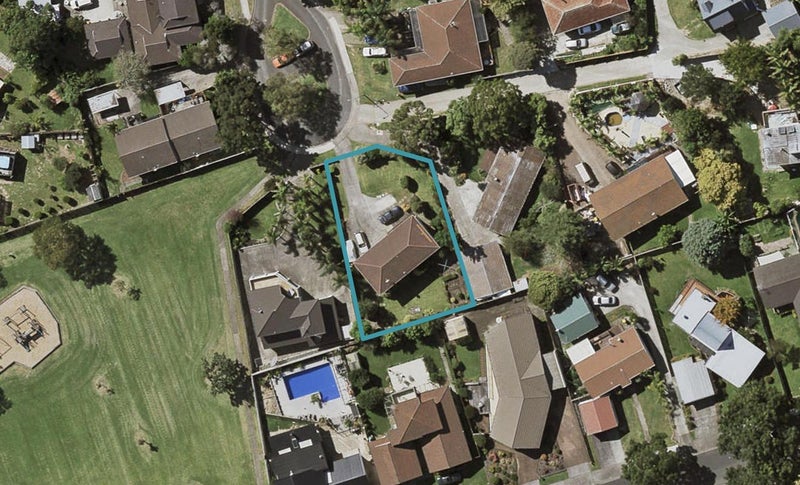 11 Eterna Place, Clover Park, Auckland - Carousel 1